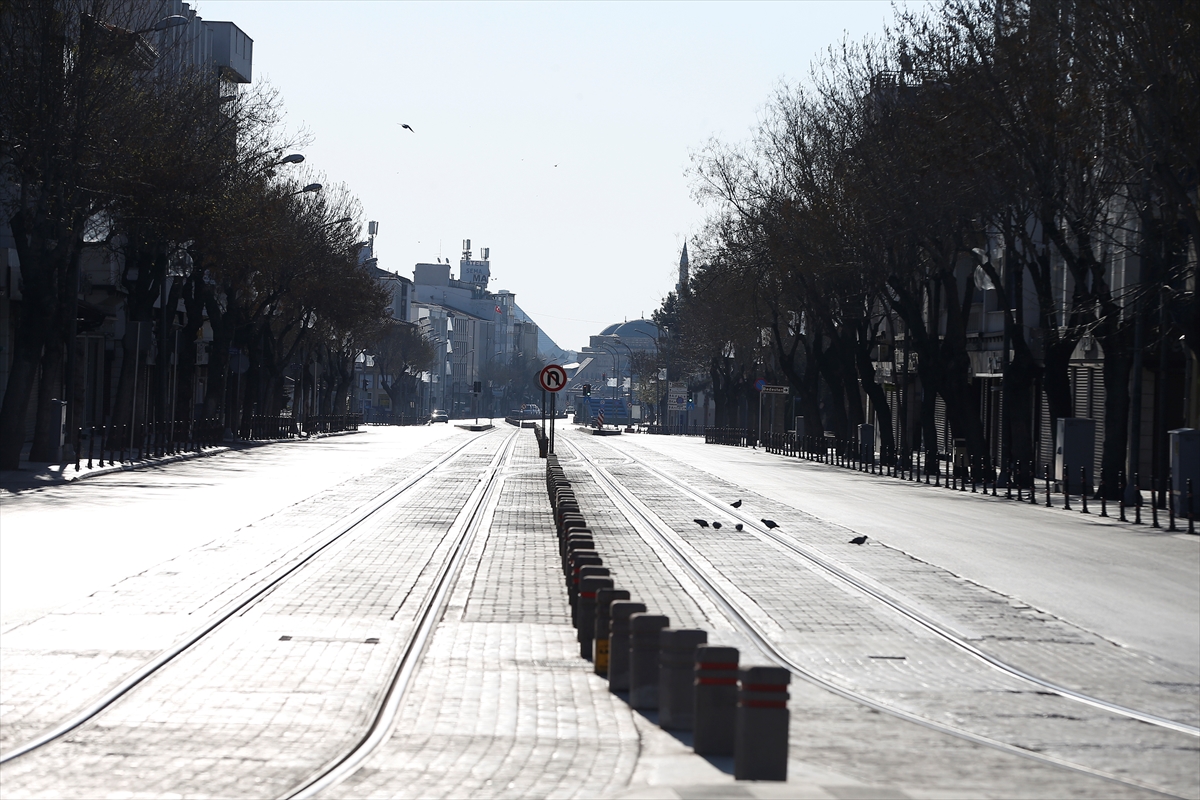 Konya'da sokağa çıkma yasağının ardından cadde ve sokaklar boş kaldı 35