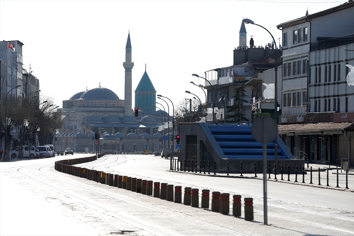 Konya'da sokağa çıkma yasağının ardından cadde ve sokaklar boş kaldı 37