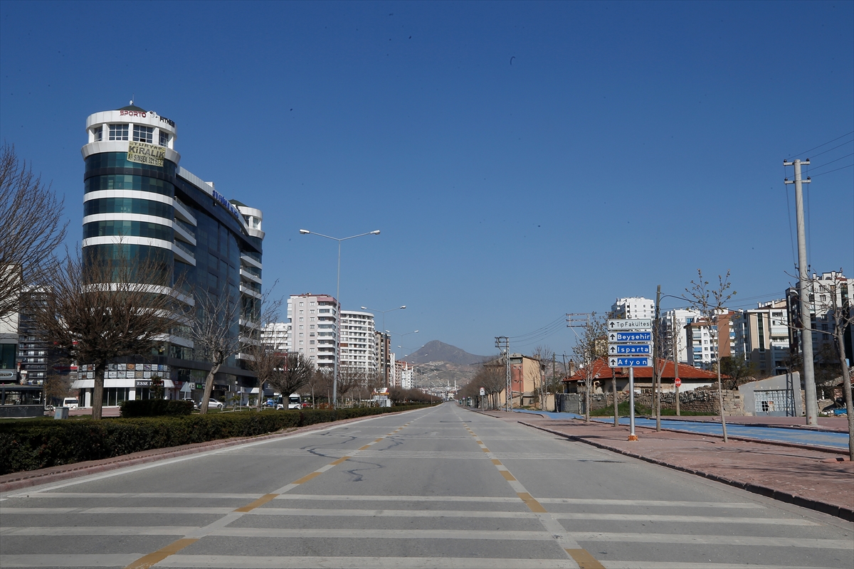 Konya'da sokağa çıkma yasağının ardından cadde ve sokaklar boş kaldı 50