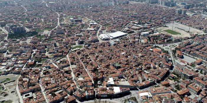 Konya'da boş kalan meydan, cadde ve sokaklar havadan görüntülendi