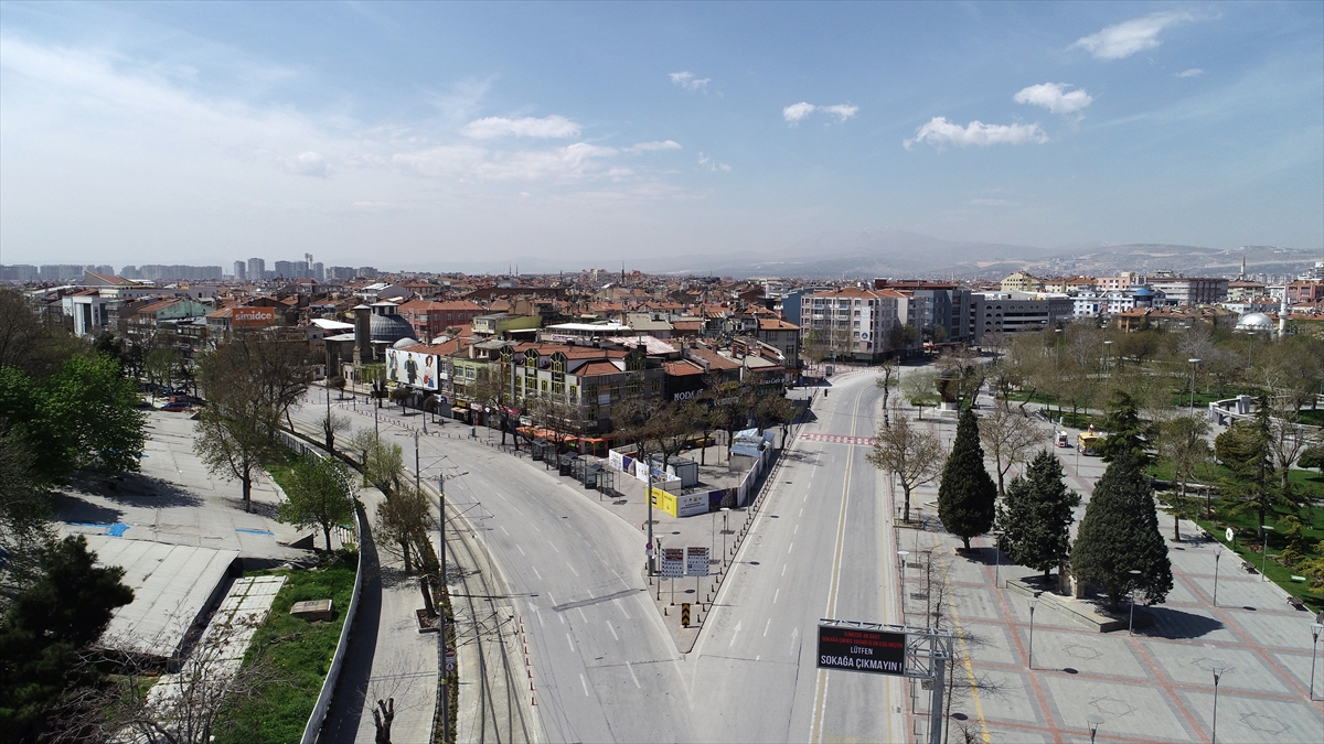 Konya'da boş kalan cadde ve sokaklardan kareler 2