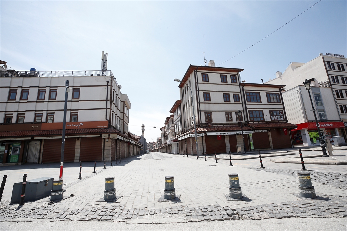 Konya'da boş kalan cadde ve sokaklardan kareler 5