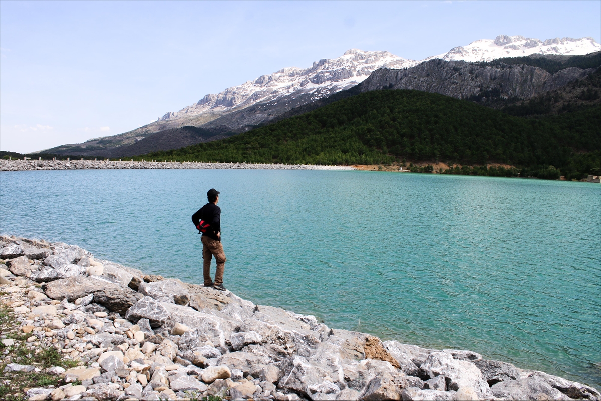 Küpe Dağı'nın kar suları ile oluşan Baraj Gölü görenleri büyülüyor 1