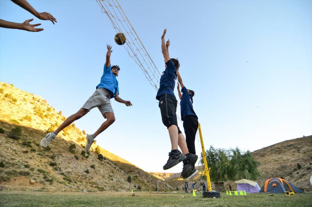 Konya'da voleybol tutkunu köyün 2. lig takımı, yeni sezona imkansızlıklarla hazırlanıyor 11