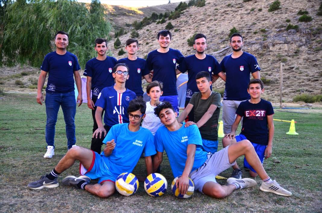 Konya'da voleybol tutkunu köyün 2. lig takımı, yeni sezona imkansızlıklarla hazırlanıyor 12