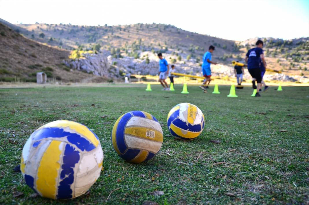 Konya'da voleybol tutkunu köyün 2. lig takımı, yeni sezona imkansızlıklarla hazırlanıyor 13