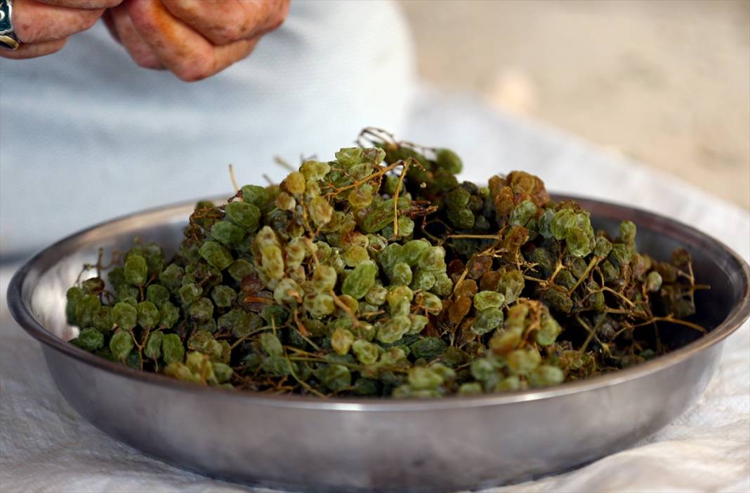 Konya'da tavan arasında kurutulan yeşil kuru üzüm benzersiz tadıyla ilgi görüyor 6