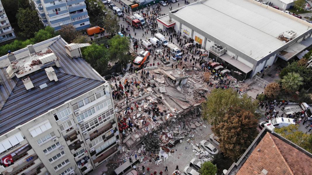 Depremin yaşandığı İzmir'den fotoğraflar 1