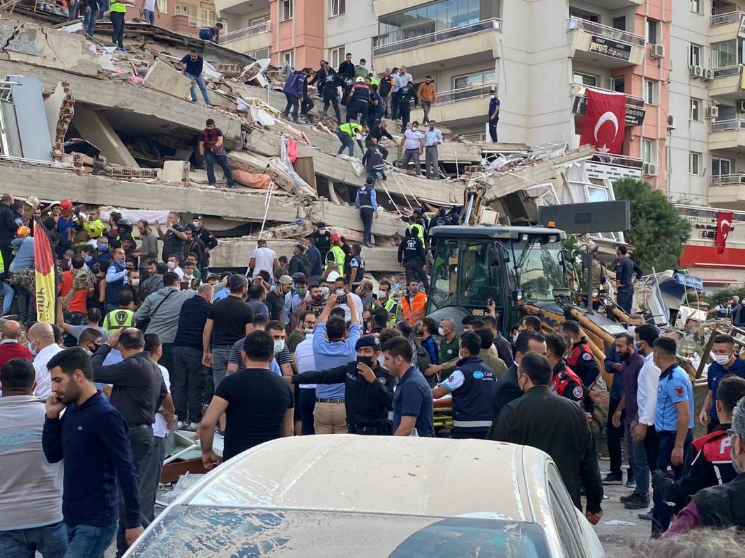 Depremin yaşandığı İzmir'den fotoğraflar 10