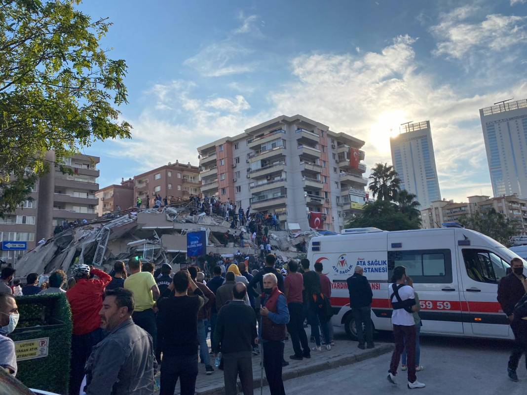 Depremin yaşandığı İzmir'den fotoğraflar 11