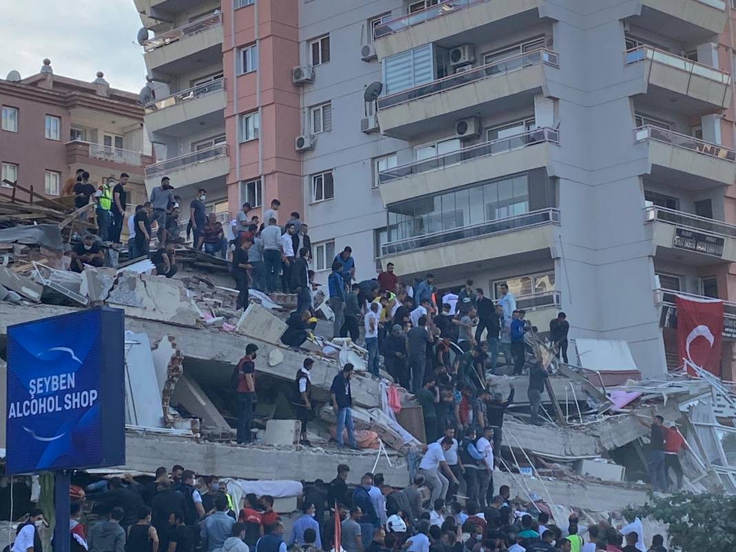 Depremin yaşandığı İzmir'den fotoğraflar 12