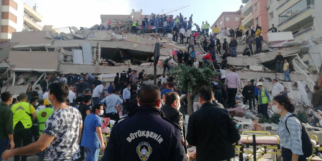 Depremin yaşandığı İzmir'den fotoğraflar 13