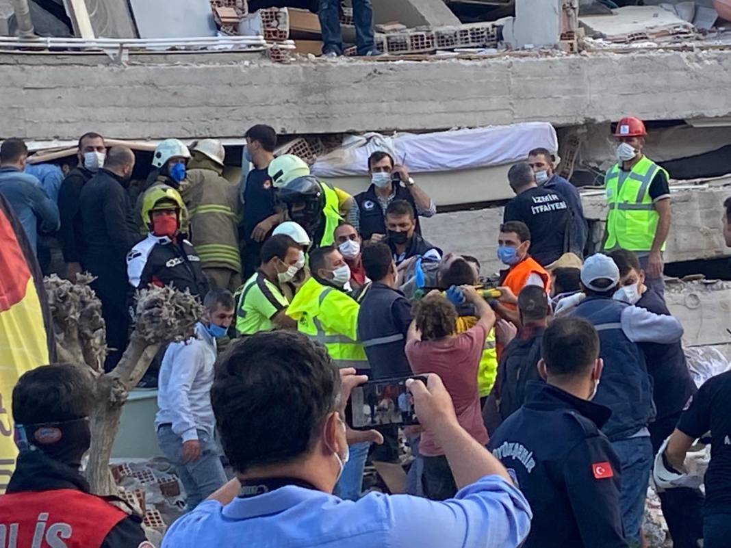 Depremin yaşandığı İzmir'den fotoğraflar 14