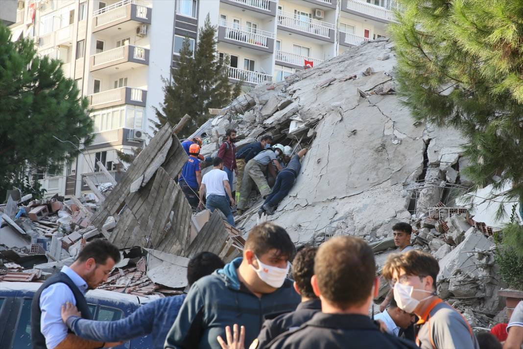 Depremin yaşandığı İzmir'den fotoğraflar 17