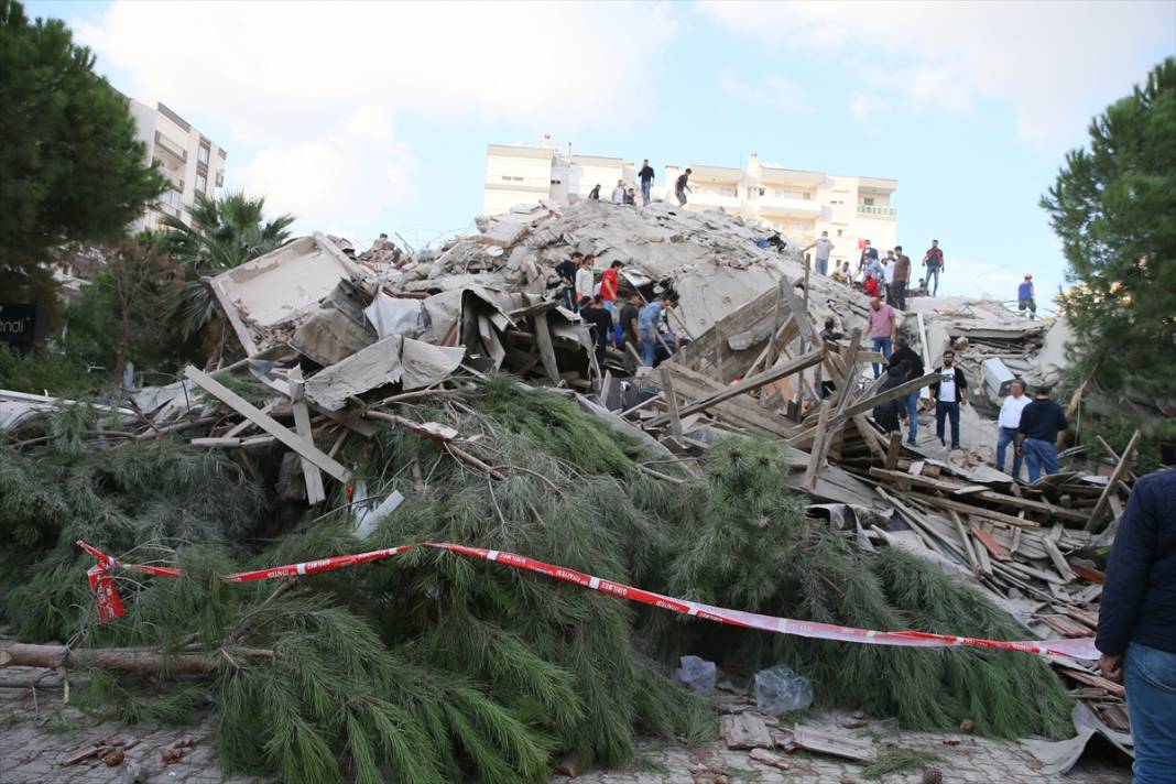 Depremin yaşandığı İzmir'den fotoğraflar 19