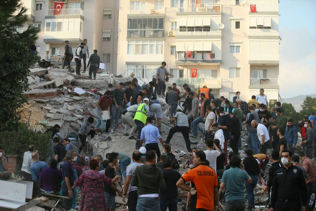 Depremin yaşandığı İzmir'den fotoğraflar 24