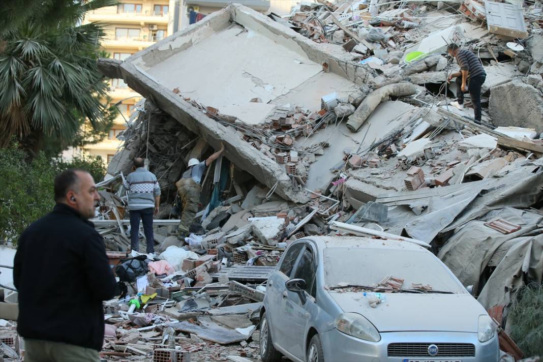 Depremin yaşandığı İzmir'den fotoğraflar 35