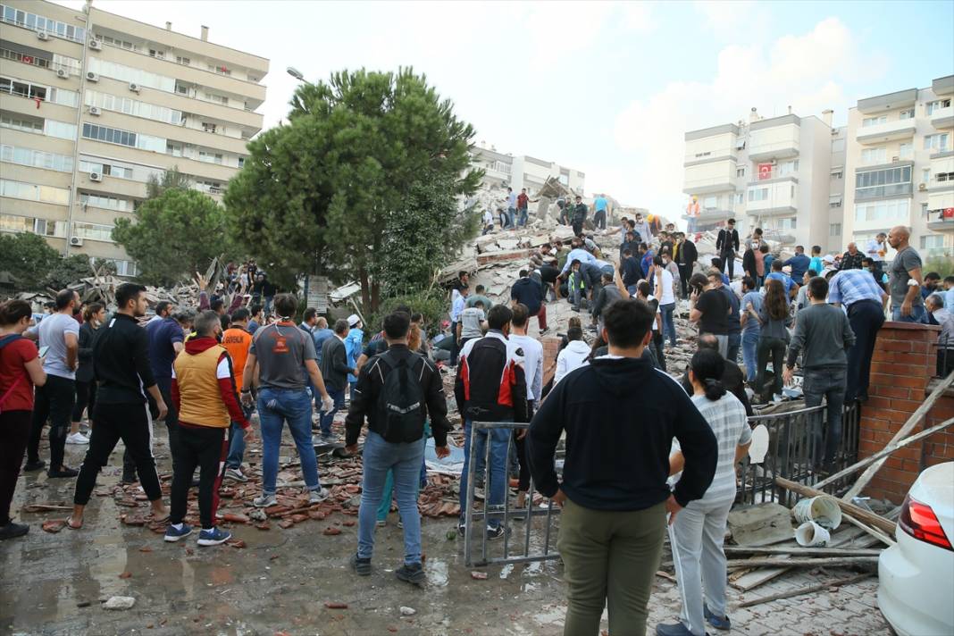 Depremin yaşandığı İzmir'den fotoğraflar 36