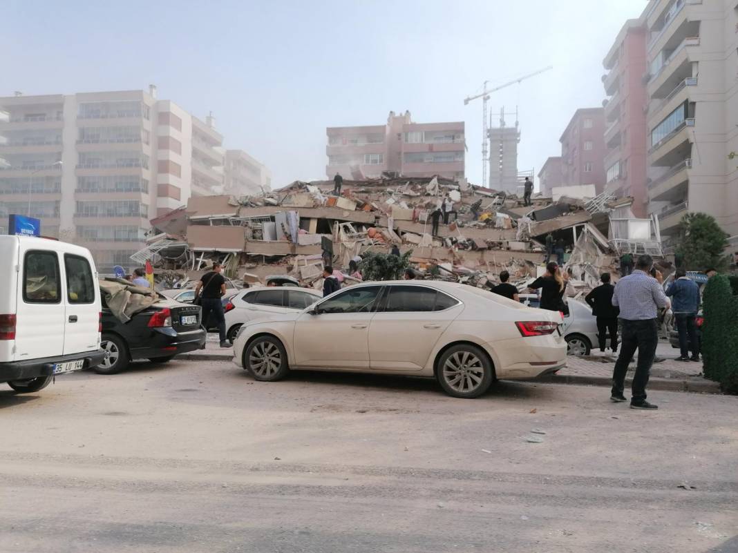 Depremin yaşandığı İzmir'den fotoğraflar 4