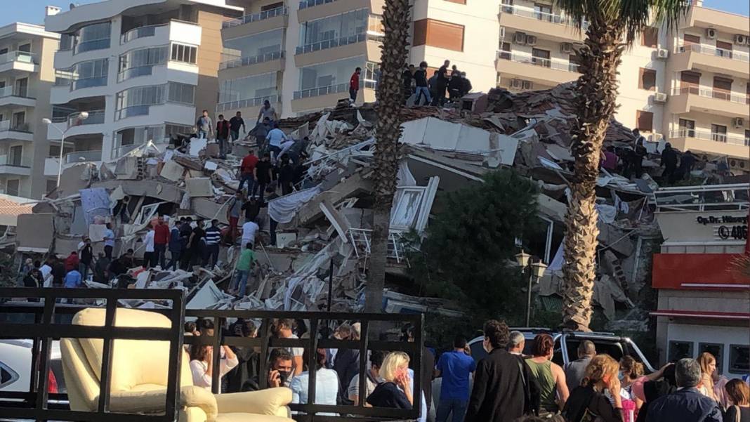 Depremin yaşandığı İzmir'den fotoğraflar 8