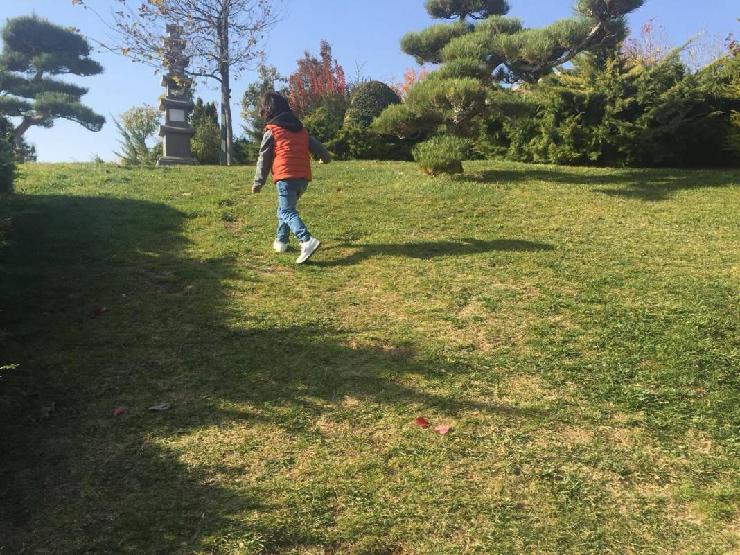 Konya’da sonbahar güzelliği! Yazdan kalma güneşli günlerin tadı renkten renge bürünmüş parklarda çıkartılıyor 25