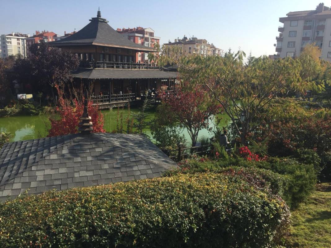 Konya’da sonbahar güzelliği! Yazdan kalma güneşli günlerin tadı renkten renge bürünmüş parklarda çıkartılıyor 29