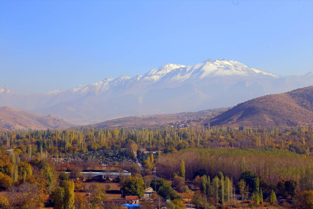 Konya'da sonbahar renkleri ve karlı dağlar büyüleyici manzaralar oluşturdu 1