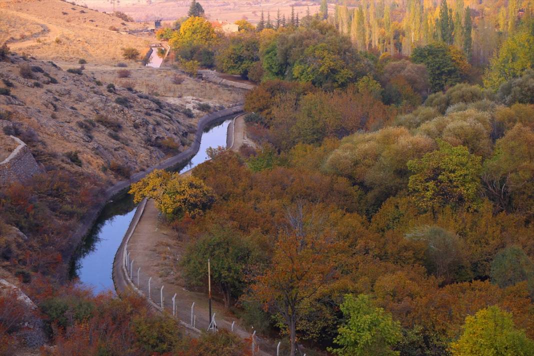 Konya'da sonbahar renkleri ve karlı dağlar büyüleyici manzaralar oluşturdu 12