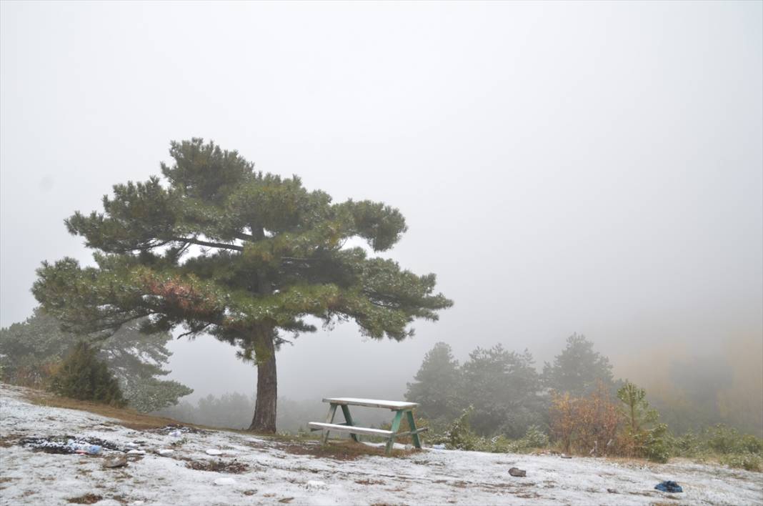 Konya’da kar yağışı ve sis sonbahar renkleriyle güzel görüntüler oluşturdu 2