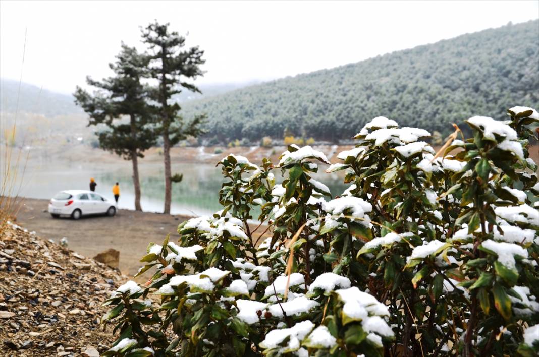 Konya’da kar yağışı ve sis sonbahar renkleriyle güzel görüntüler oluşturdu 3
