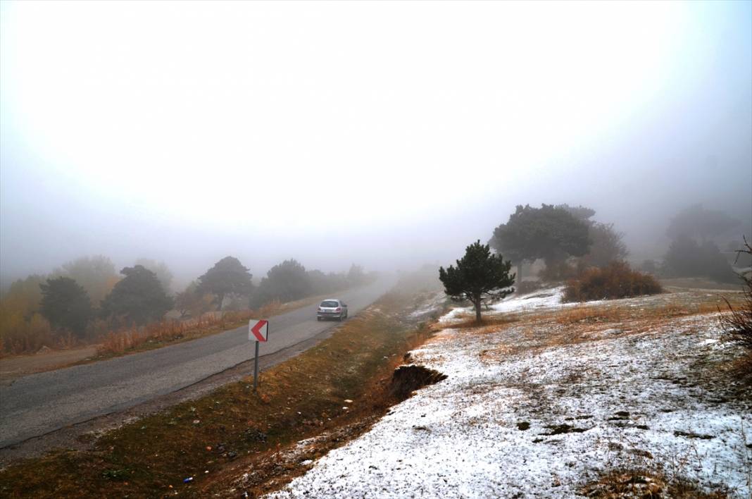 Konya’da kar yağışı ve sis sonbahar renkleriyle güzel görüntüler oluşturdu 8