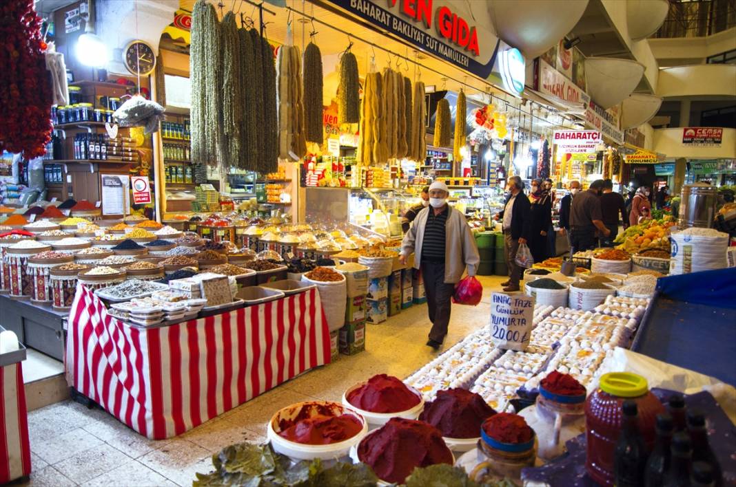 Konya'da rengarenk tezgahlarıyla asırlık Kadınlar Pazarı'na sonbahar uğramadı 13