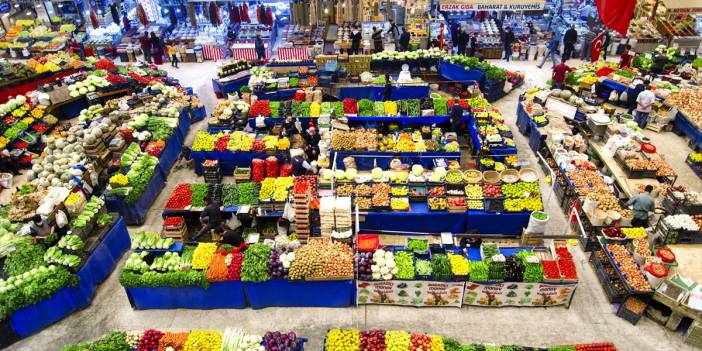 Konya'da rengarenk tezgahlarıyla asırlık Kadınlar Pazarı'na sonbahar uğramadı