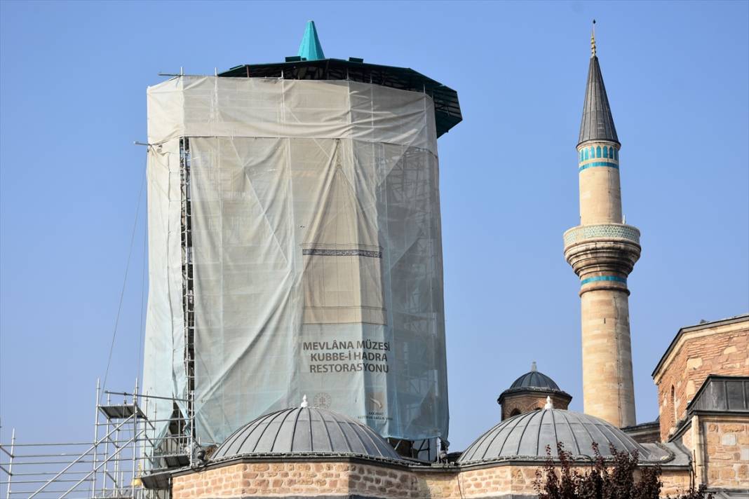 Mevlana Müzesi'nin turkuaz kubbesi "100 ton yük"ten kurtarıldı 1