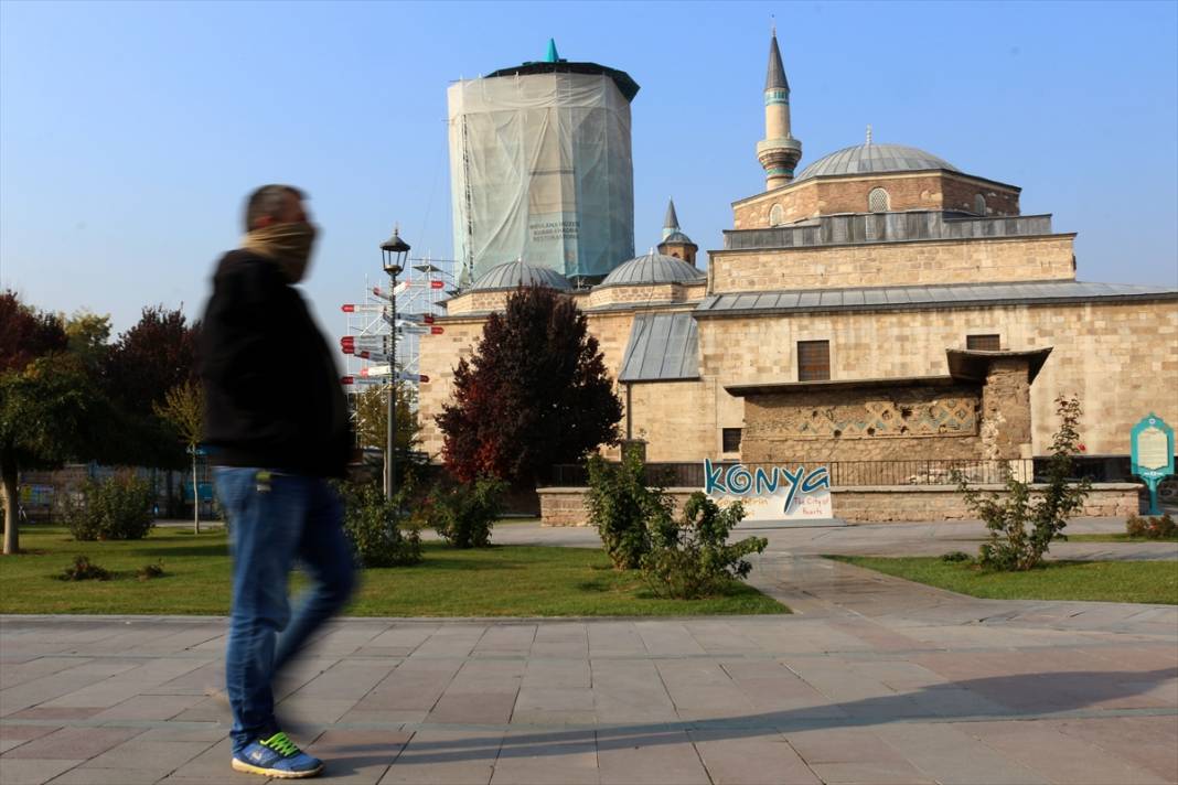 Mevlana Müzesi'nin turkuaz kubbesi "100 ton yük"ten kurtarıldı 14
