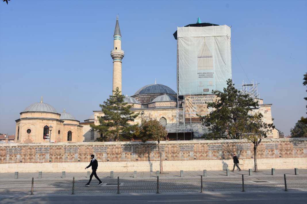 Mevlana Müzesi'nin turkuaz kubbesi "100 ton yük"ten kurtarıldı 19