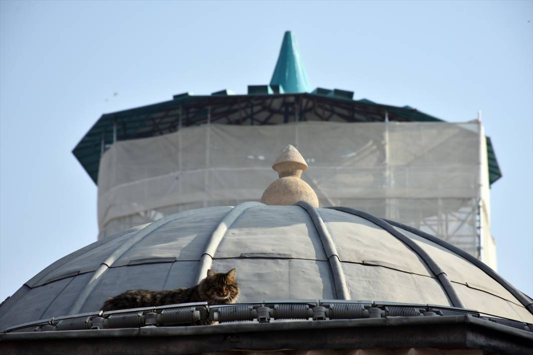 Mevlana Müzesi'nin turkuaz kubbesi "100 ton yük"ten kurtarıldı 20