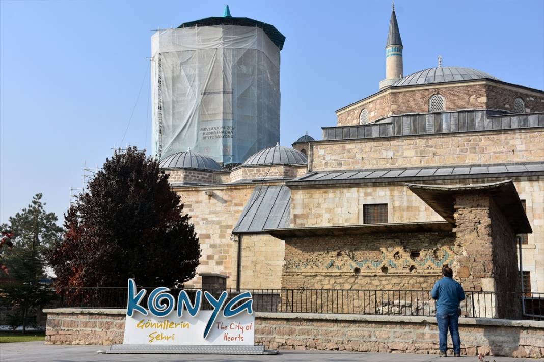 Mevlana Müzesi'nin turkuaz kubbesi "100 ton yük"ten kurtarıldı 22