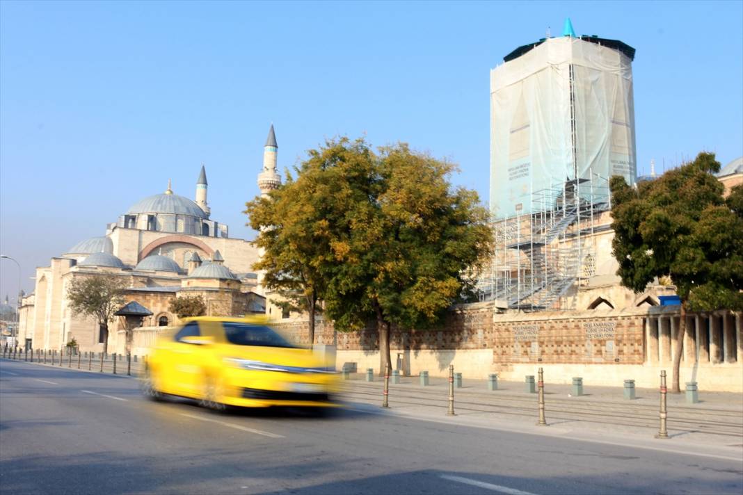 Mevlana Müzesi'nin turkuaz kubbesi "100 ton yük"ten kurtarıldı 3