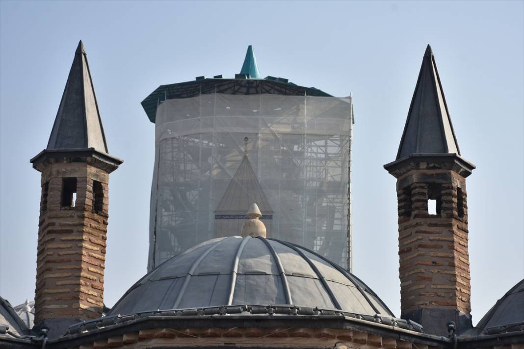 Mevlana Müzesi'nin turkuaz kubbesi "100 ton yük"ten kurtarıldı 7