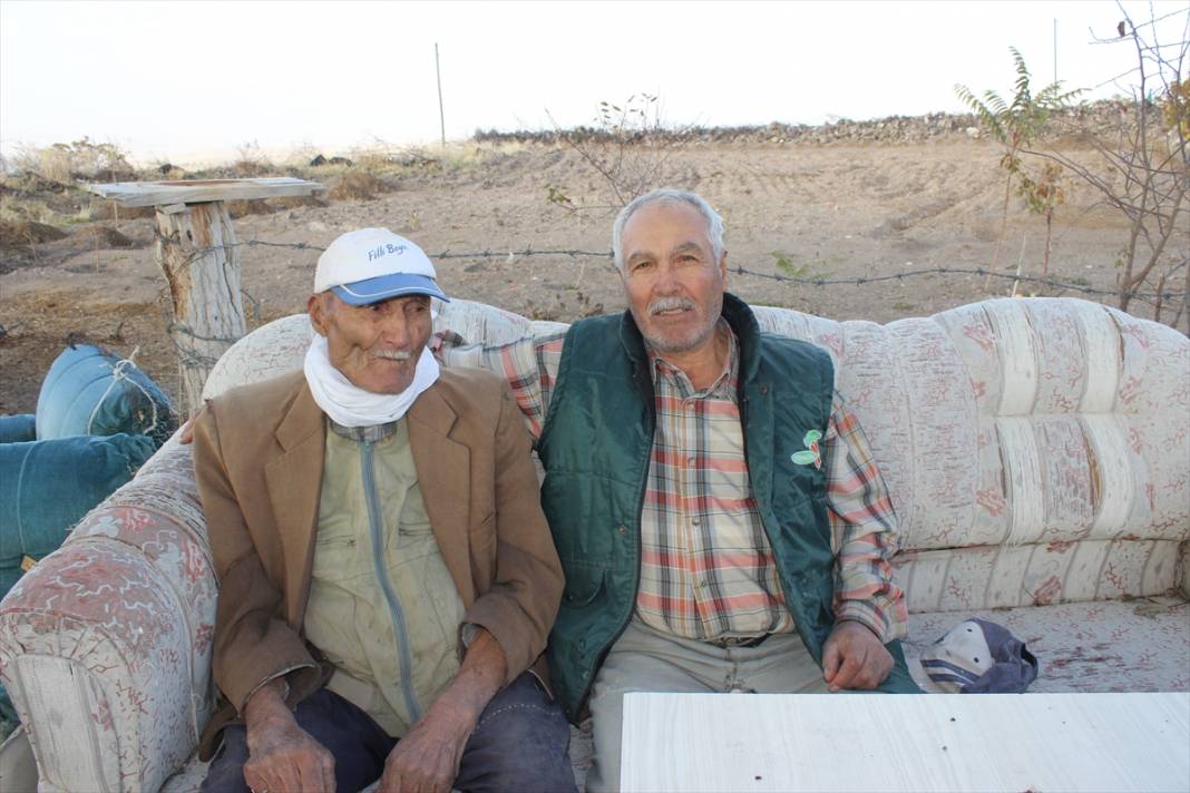 Konya'da 88 yaşındaki Aşır dede, azmiyle gençlere taş çıkartıyor 7