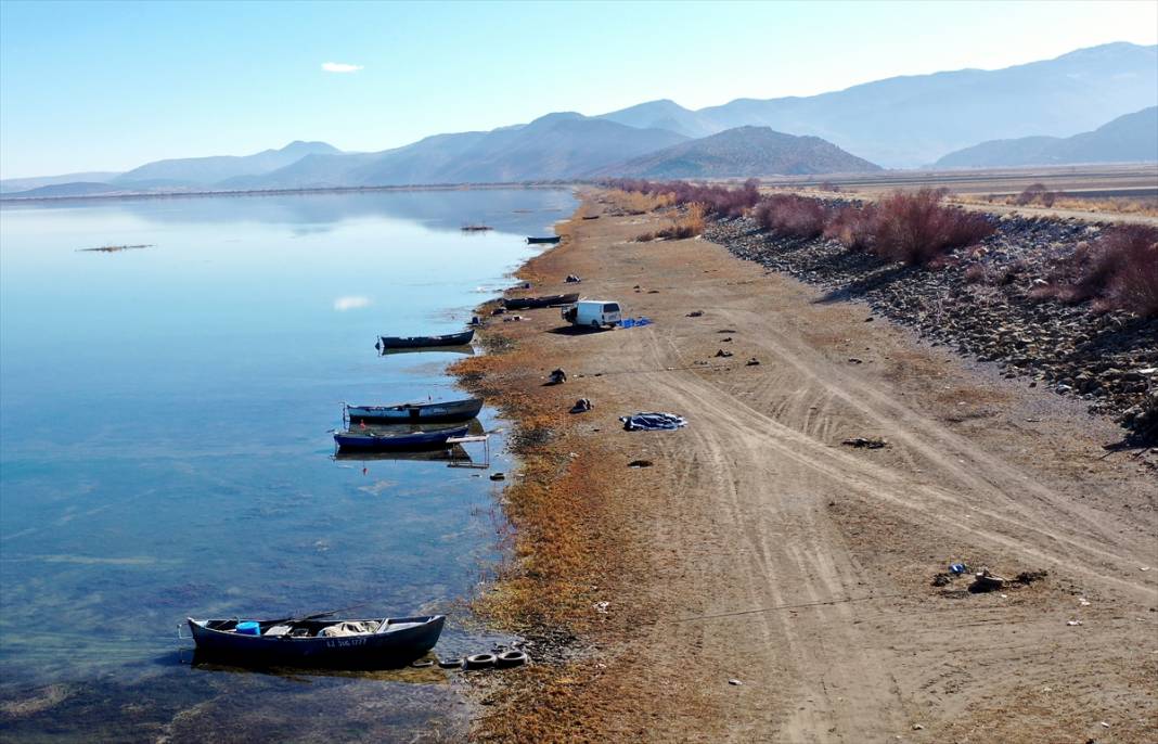 Kuraklık Konya'daki gölü bu hale getirdi 14