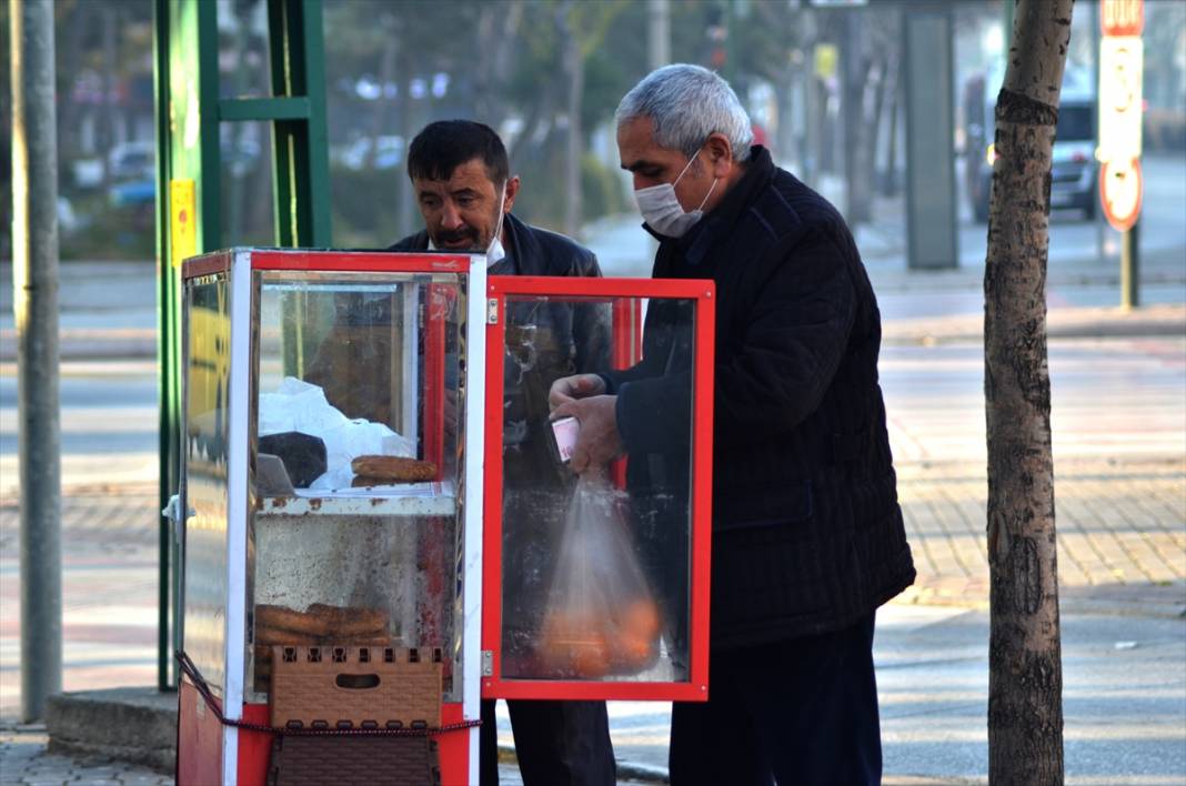 Konya'da görme engelli Haşim Yıldız taze simitleri "gönül gözüyle" müşterilerine ulaştırıyor 12