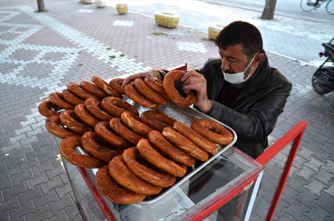 Konya'da görme engelli Haşim Yıldız taze simitleri "gönül gözüyle" müşterilerine ulaştırıyor 6