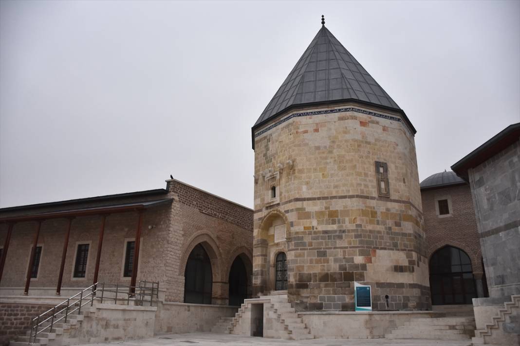 Konya'daki Anadolu Selçuklu sultanlarının sandukaları restore ediliyor 8