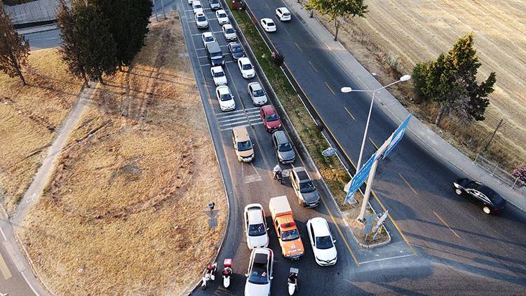 Yollarda bayram tatili dönüşü hareketliliği sürüyor 3