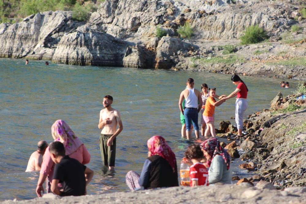 Konya’da bayramda sıcaktan bunalan bu göle koştu 1