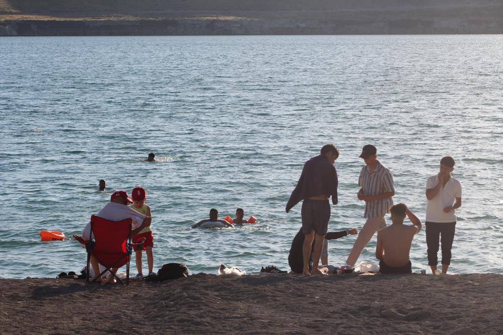Konya’da bayramda sıcaktan bunalan bu göle koştu 3