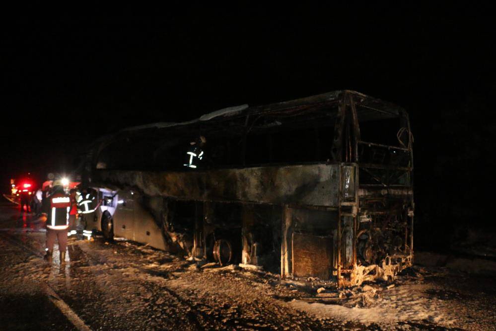 39 yolcu taşıyan yolcu otobüsü alevler içinde kaldı 7