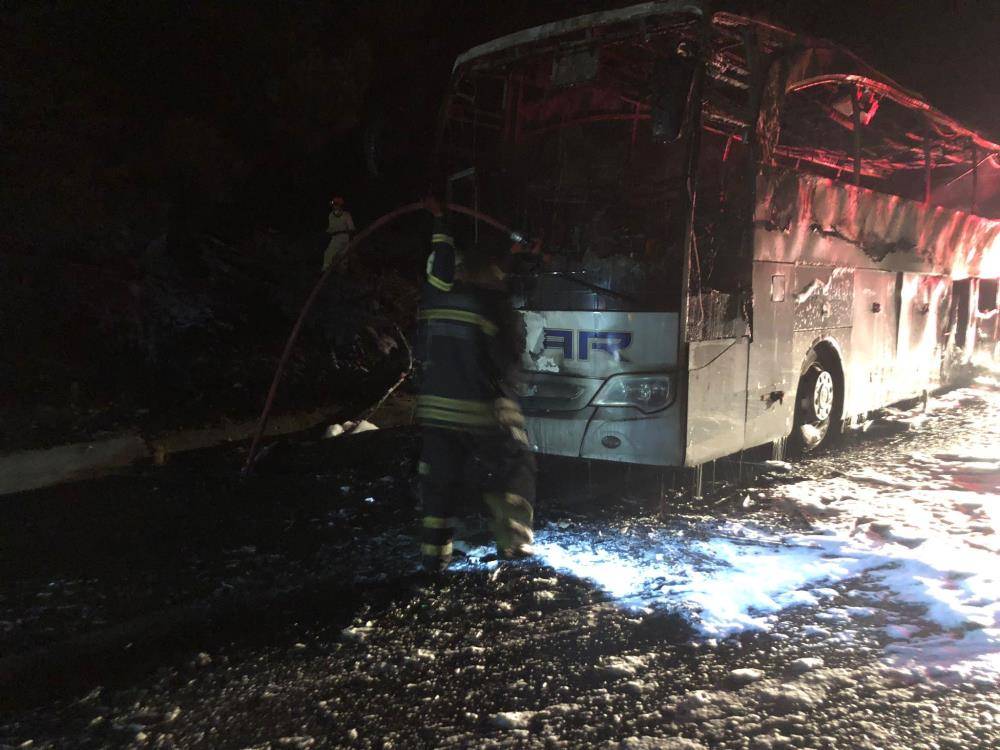 39 yolcu taşıyan yolcu otobüsü alevler içinde kaldı 8